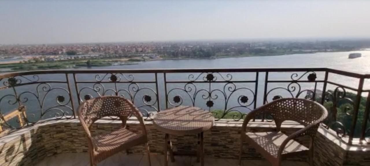 The Fascination Of The Nail River View Apartment *